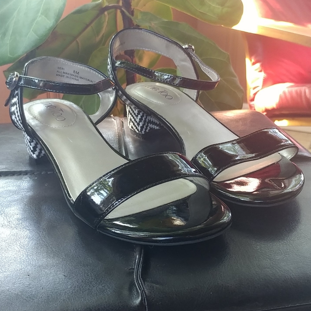 Summer Sandals with low heel 8M